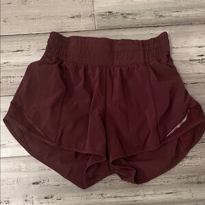 lululemon athletica maroon shorts size 2 low rise inseam 2.5”